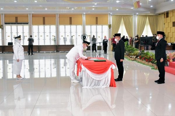  Lantik Bupati dan Wakil Bupati Labuhanbatu, Gubernur Edy Rahmayadi Minta Percepat Serap Anggaran